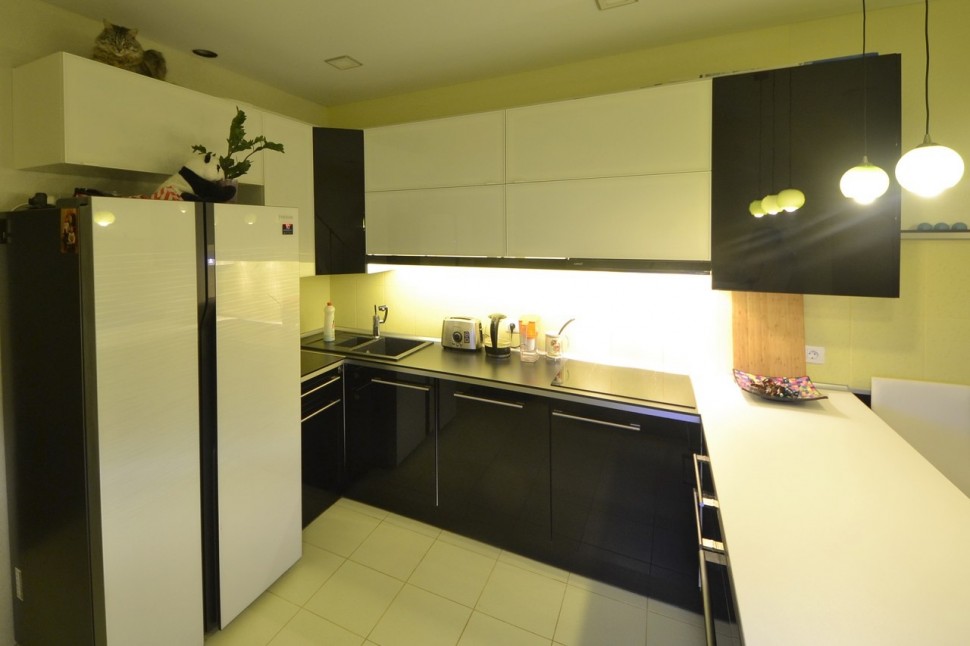 Белая кухня на заказ угловая Germes ДСП, МДФ 1 метр Вариант 2283