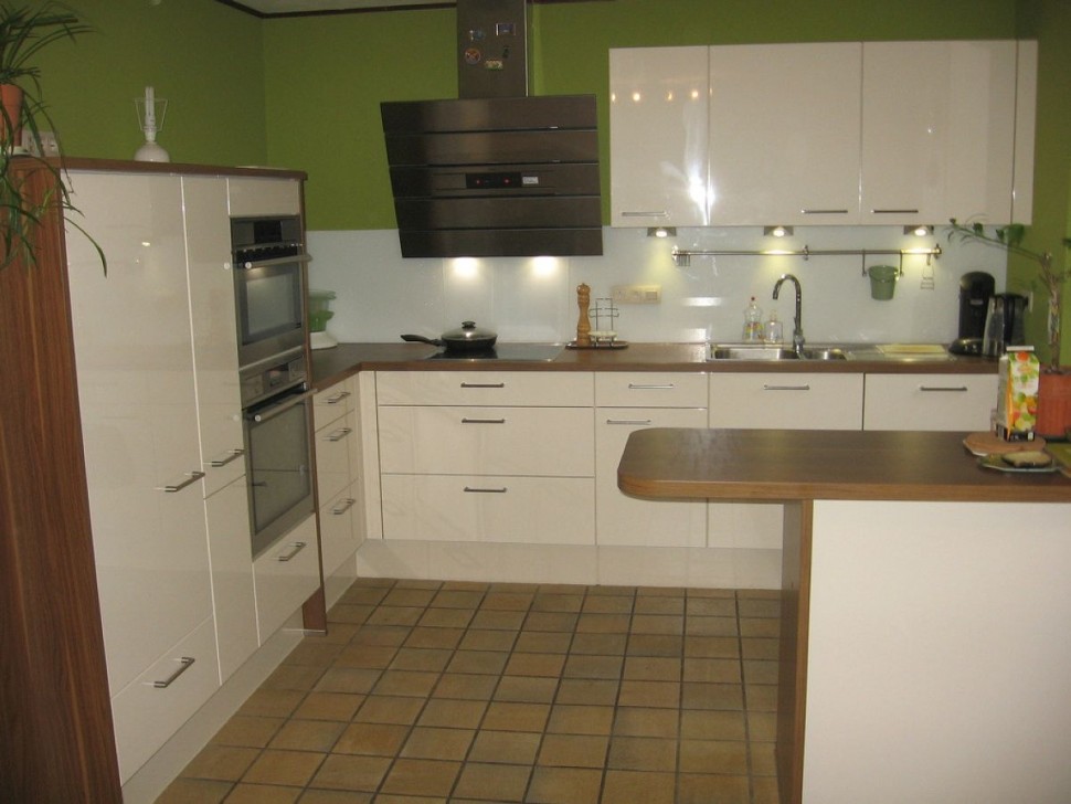 Розовая кухня на заказ угловая Germes ДСП, МДФ 1 метр Вариант 2482