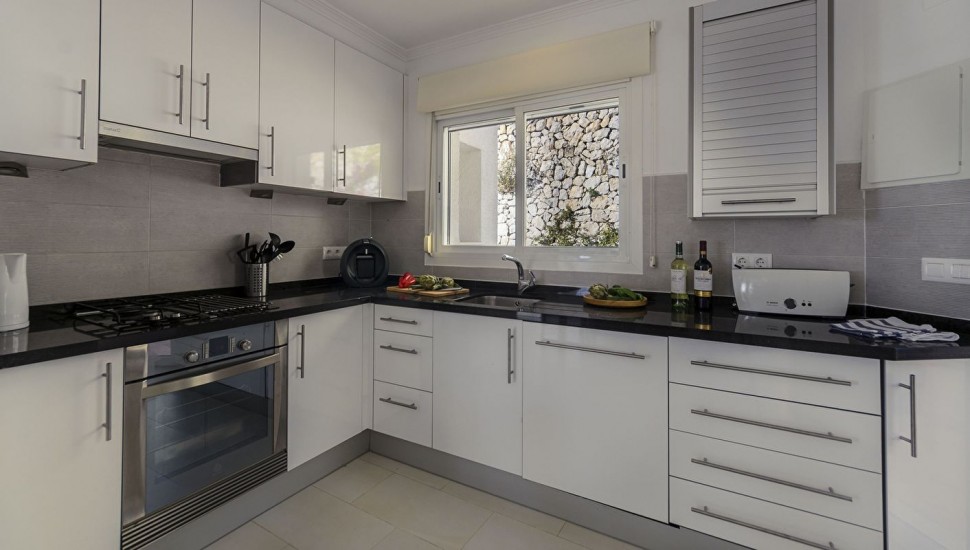 Фиолетовая кухня 5 метров угловая Germes ДСП, МДФ 1 метр Вариант 2528