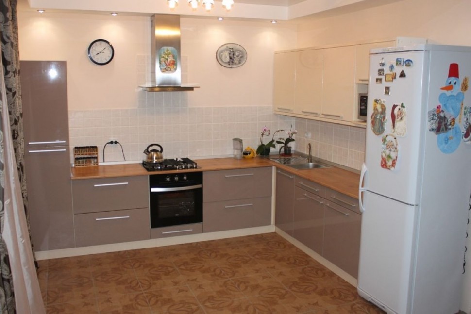 Жёлтая кухня 6 метров угловая Germes ДСП, МДФ 1 метр Вариант 2336