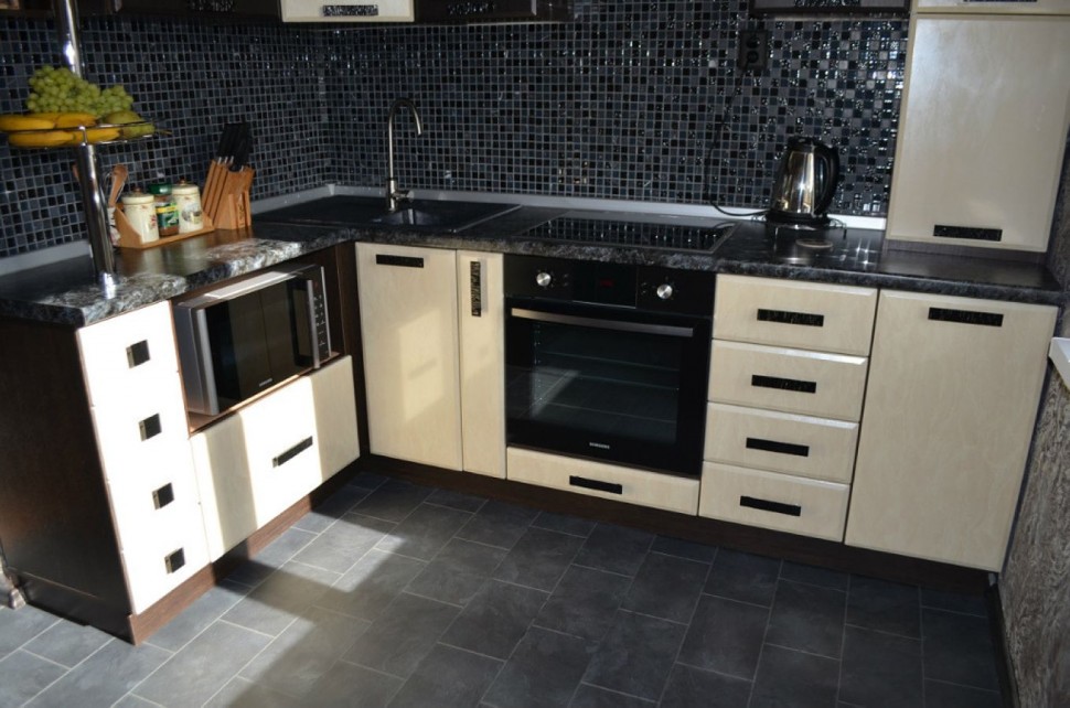 Коричневая кухня 6 метров угловая Germes ДСП, МДФ 1 метр Вариант 2388