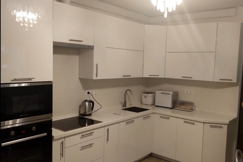 Хай-тек немецкая кухня краска Deluxe, ДСП 1м Вариант 1502