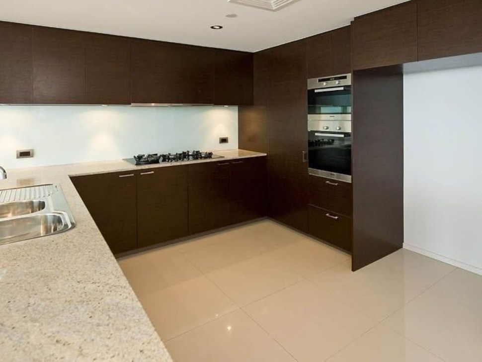 Коричневая кухня 4 метра угловая Germes ДСП, МДФ 1 метр Вариант 2380